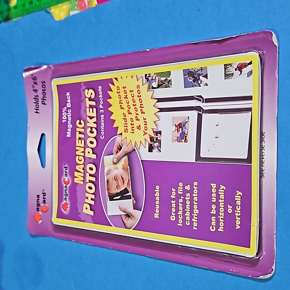 Magna Card Magnetic Photo Pockets - Holds 3 4" x 6" Photos - NIP